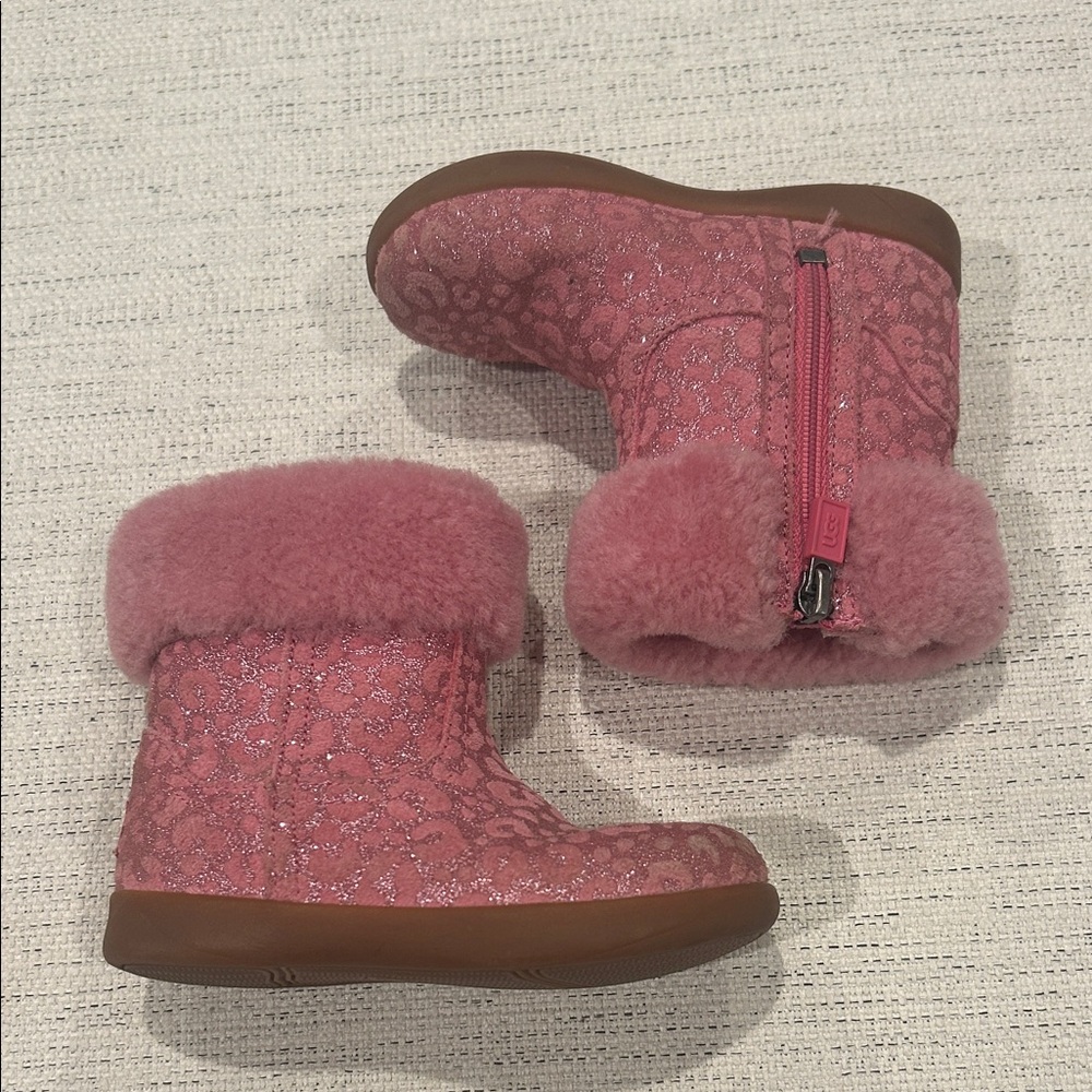 UGG Pink Glitter Leopard Kids Boots - Picture 3 of 5
